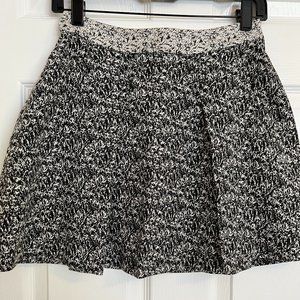 Banana Republic- Black and White Tweed Pleated Skirt 0P